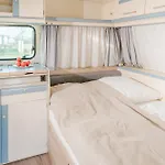 Tibu - Mietwohnwagen キャンプ場